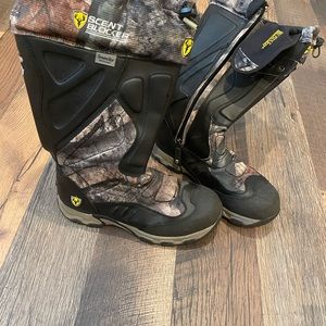 Scent Blocker “Dream Season” boots, size 13. Waterproof, scent free.